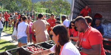 Prefeitura de Maricá distribui hortaliças locais para moradores do Minha Casa, Minha Vida