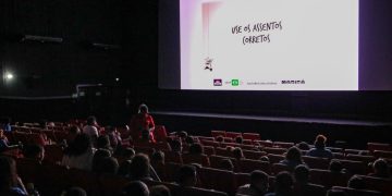 Prefeitura de Maricá promove sessão de cinema para 104 crianças de programas sociais