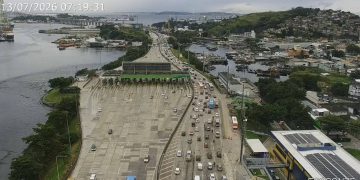 Acidente na Ponte Rio-Niterói provoca interdição temporária de faixa na manhã desta segunda-feira