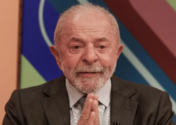 Pesquisa aponta 59% dos eleitores brasileiros já definiram candidato, com polarização entre Lula e Flávio Bolsonaro