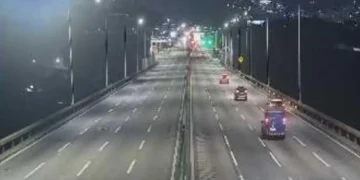 Acidente com motocicleta na ponte Rio-Niterói é rapidamente controlado e não causa reflexos no trânsito