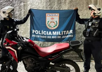 Motocicleta roubada é recuperada e jovem é preso durante patrulhamento em Niterói