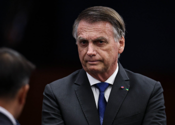 Defesa de Bolsonaro afirma não saber de publicação de carta ao vivo de Flávio e sustenta regularidade