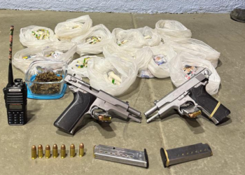 Seis homens são presos com armas, drogas e munições na Comunidade do Capote, em São Gonçalo