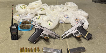 Seis homens são presos com armas, drogas e munições na Comunidade do Capote, em São Gonçalo