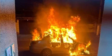 Homem suspeito de incendiar veículos em Maricá é investigado pela polícia civil