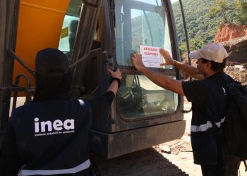Operação ambiental no Rio flagra extração mineral irregular com apreensão de máquinas