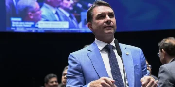 Juíza garante que críticas políticas de William Andrade estão protegidas pela liberdade de expressão