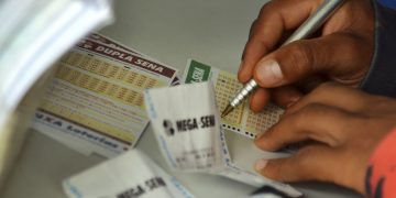Mega-Sena acumula com prêmio de R$ 30 milhões após ninguém acertar as seis dezenas
