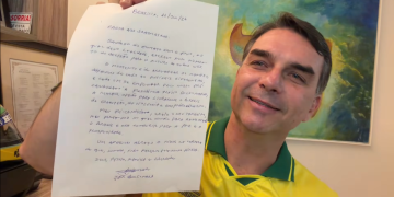 Moraes suspende visitas de Flávio Bolsonaro a Jair por 90 dias após divulgação de carta de apoio