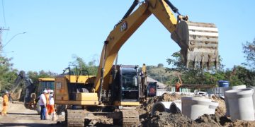 Obras na Estrada de Itaitindiba avançam com drenagem, pavimentação e urbanização
