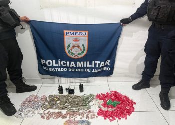 Polícia realiza operação em Niterói com prisões, apreensões de drogas e veículos roubados