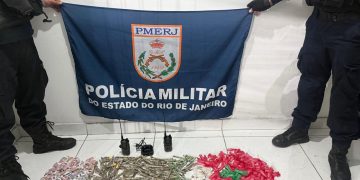 Polícia realiza operação em Niterói com prisões, apreensões de drogas e veículos roubados