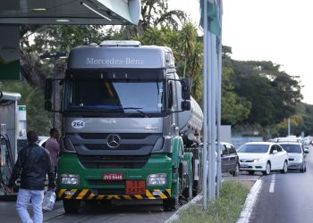 Senado aprova MP que reforça fiscalização do frete e atualiza regras do piso salarial