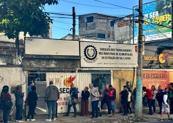 Filas longas e atrasos marcam tentativa de trabalhadores de São Gonçalo de evitar cobrança sindical