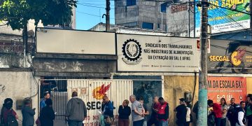 Filas longas e atrasos marcam tentativa de trabalhadores de São Gonçalo de evitar cobrança sindical