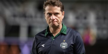Vasco negocia contratação de Fernando Seabra para assumir comando no segundo semestre