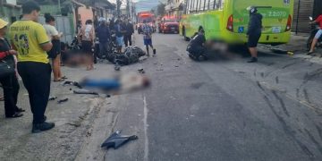 Acidente com motocicletas na Descida da Atalaia deixa três feridos e envolve veículo roubado