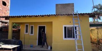Obras de melhorias habitacionais e urbanísticas avançam na comunidade do Risca Faca, em Maricá