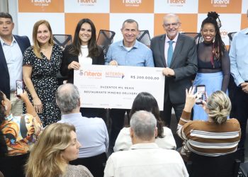 Prefeitura de Niterói entrega mais 50 cheques do programa de crédito para micro e pequenas empresas