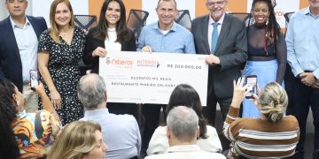 Prefeitura de Niterói entrega mais 50 cheques do programa de crédito para micro e pequenas empresas