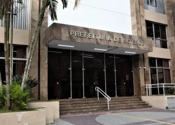 Nova lei de Niterói altera gratificações de servidores municipais e reforça controle financeiro