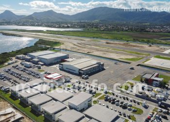 Programa oferece até 70 vagas de formação na aviação para jovens de Maricá