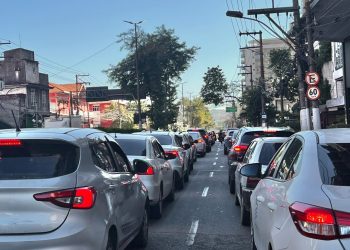 Tráfego na Ponte Rio-Niterói fica mais lento devido a acidente e panes mecânicas