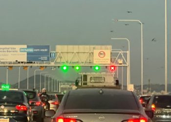Tráfego intenso na Ponte Rio-Niterói causa 35 minutos de travessia em Niterói