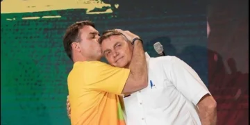 STF suspende visitas de Flávio Bolsonaro ao ex-presidente Jair Bolsonaro por 90 dias