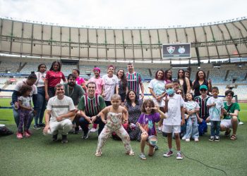 Fluminense promove experiência para crianças com câncer no Maracanã durante jogo