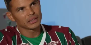 Thiago Silva revela que pensou em se aposentar, mas voltou a jogar pelo Fluminense após convencer esposa