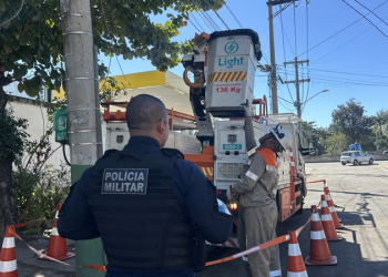 Operação da Light regulariza 218 instalações e combate furtos de energia na Zona Norte do Rio