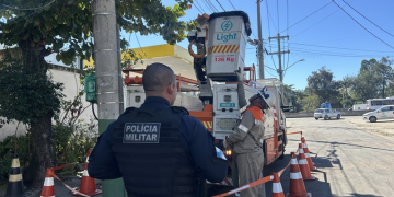 Operação da Light regulariza 218 instalações e combate furtos de energia na Zona Norte do Rio