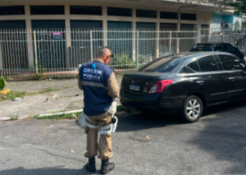 Subprefeitura da Zona Norte II realiza operação de fiscalização e autua cerca de 40 veículos na feira do Cachambi
