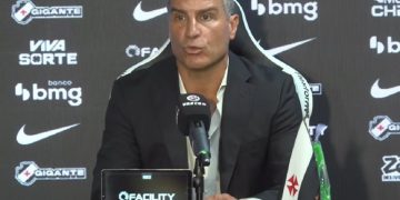 Vasco apresenta Pedro Emanuel como novo técnico com foco na recuperação no Brasileirão