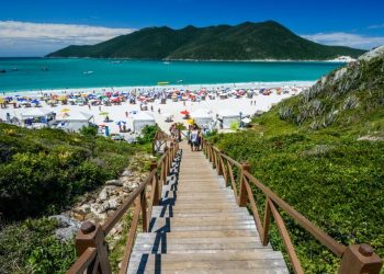 ICMBio suspende temporariamente atividades nas Prainhas do Pontal do Atalaia em Arraial do Cabo