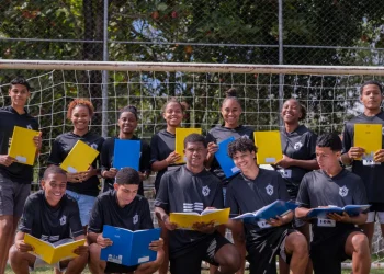 Instituto Karanba leva 32 jovens de São Gonçalo à Norway Cup 2026, maior torneio mundial de futebol infantojuvenil