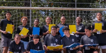 Instituto Karanba leva 32 jovens de São Gonçalo à Norway Cup 2026, maior torneio mundial de futebol infantojuvenil