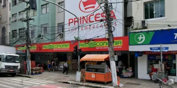 Mulher é indiciada por racismo após agressão em supermercado de Niterói