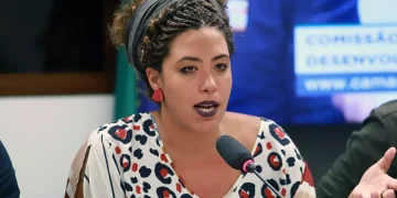Câmara tenta retirar escolta de deputada Talíria Petrone, ameaçada por milícias