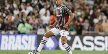 Thiago Silva tenta convencer Scarpa a retornar ao Fluminense para 2026