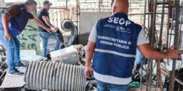 Operação em São Gonçalo interditam ferros-velhos sem alvará e apreendem materiais irregulares