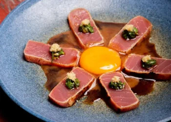 Restaurante japonês Suibi abre segunda unidade em Botafogo, com cardápio autoral e novidades