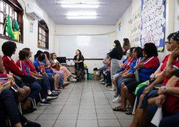 Estação da Leitura leva cultura e educação a idosos e estudantes de Maricá