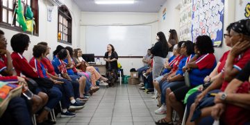 Estação da Leitura leva cultura e educação a idosos e estudantes de Maricá