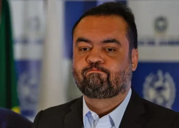 Polícia Federal realiza segunda fase da Operação Sem Refino e investiga ex-governador Cláudio Castro