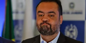 Polícia Federal realiza segunda fase da Operação Sem Refino e investiga ex-governador Cláudio Castro