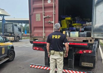 PRF apreende quase 6,8 toneladas de maconha em caminhão no Paraná