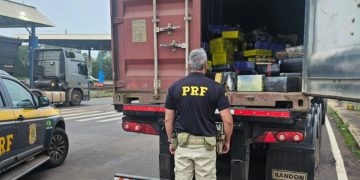 PRF apreende quase 6,8 toneladas de maconha em caminhão no Paraná